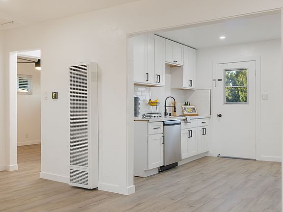 5th image of 81 Oaklawn Ave #81D