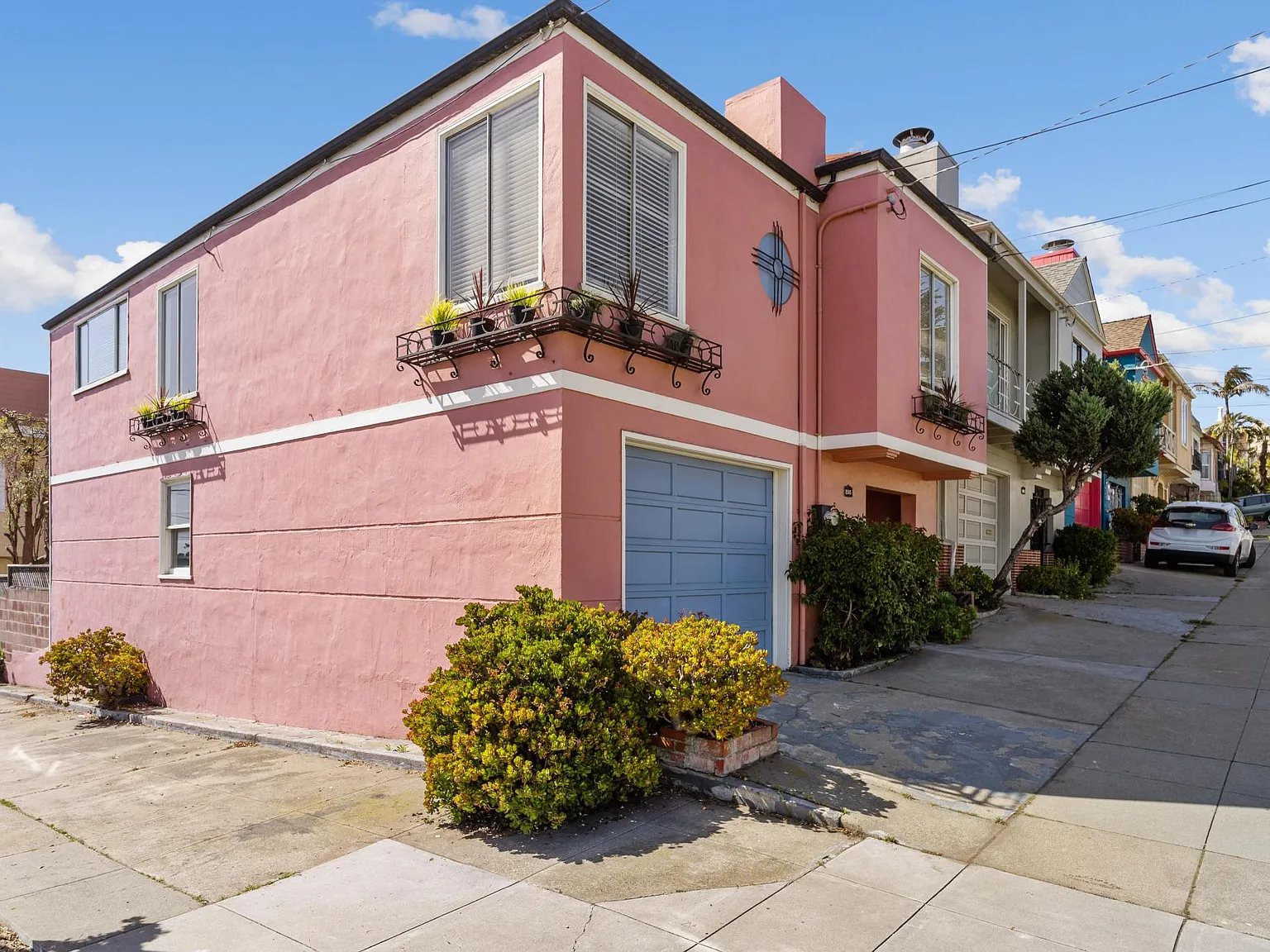 2 bed, 2000 sqft, $5,900 — Photo 1