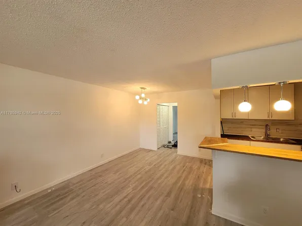 14 Salisbury E #14-A, West Palm Beach, FL 33417