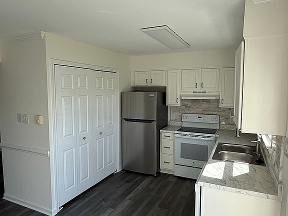 5th image of 923 Concord St