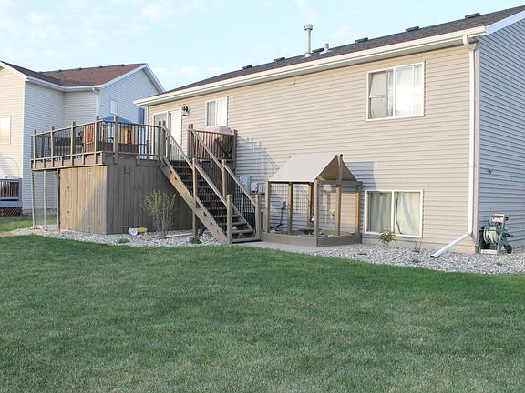 3rd image of 915 38 1/2 Ave W