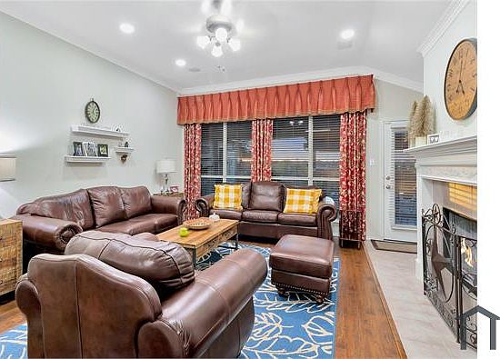 1st image of 811 Ashley Pl