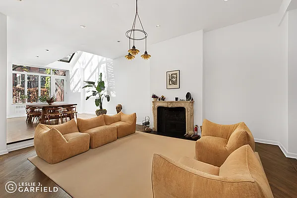 Rented by Leslie J. Garfield | media 4