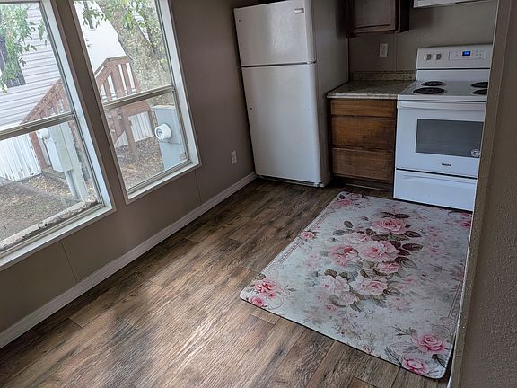 3rd image of 146 Castle Dr