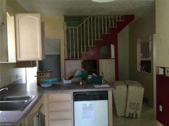 4th image of 413 E 324th St