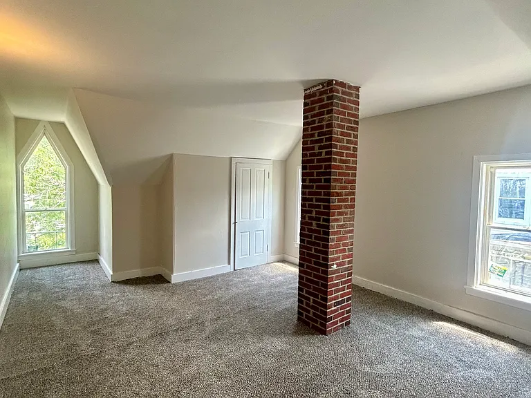 558 Columbia Ave — Photo 6