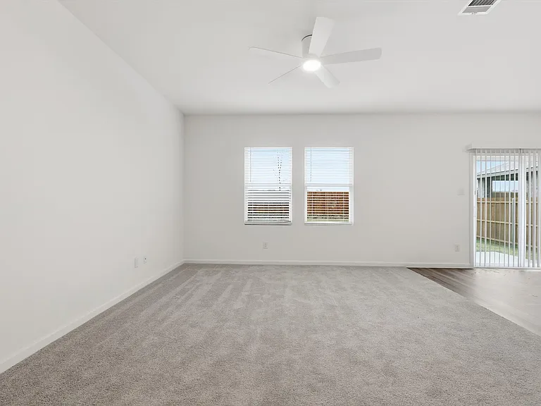 2106 Meadow Park Dr — Photo 8