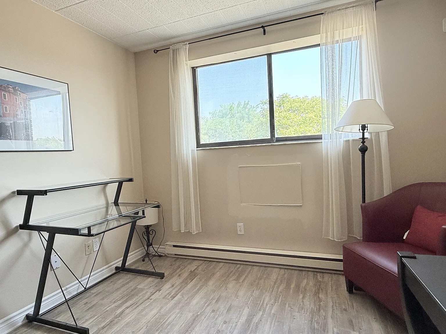 360 Tecumseh Road West — Photo 4