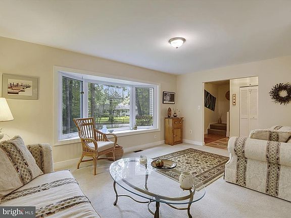 4th image of 955 Woodland Cir