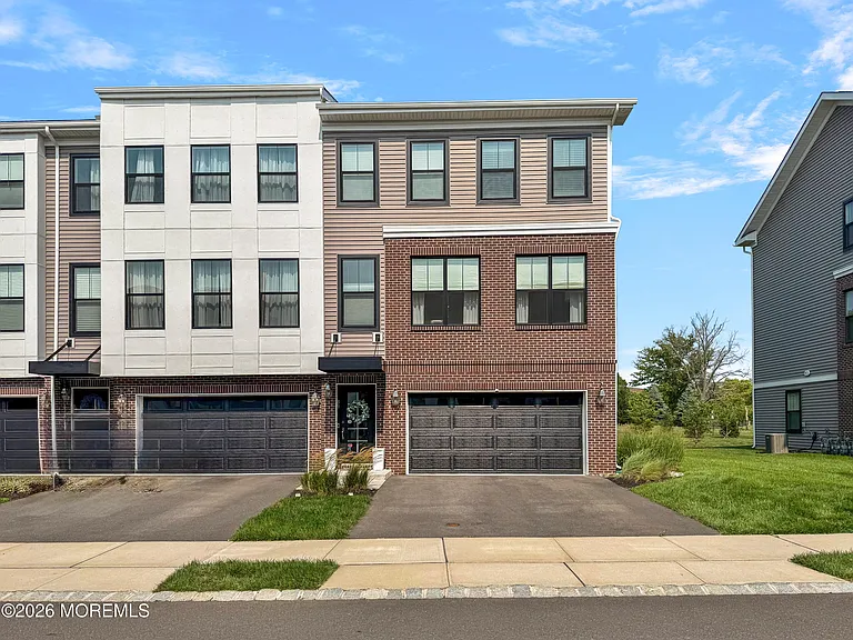 89 Bataan Ave — Photo 1