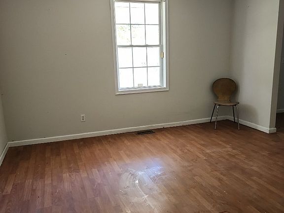5th image of 944 E 13th Ave