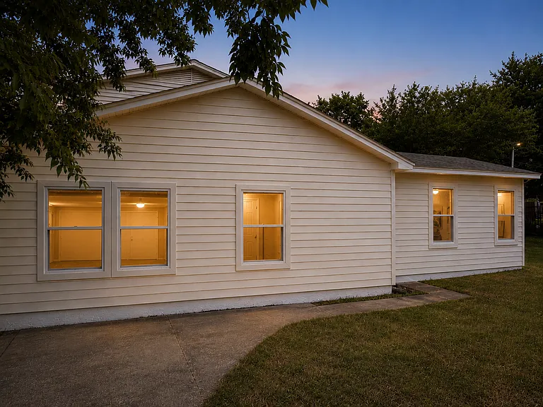 542 Shadyway Dr — Photo 2