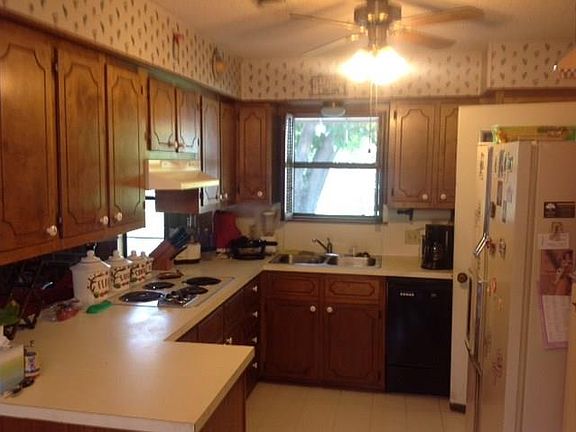 3rd image of 1715 River Oaks Cir