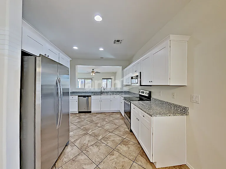 19427 W Woodlands Ave — Photo 6