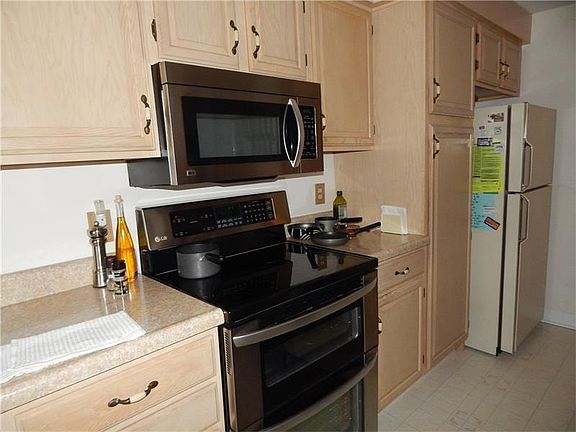 2nd image of 437 Bayhill Dr