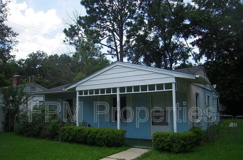 3 bed, 2.0 bath, 1188 sqft, $1,495 — Photo 3