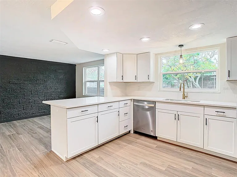 7414 Rockwood Dr — Photo 5