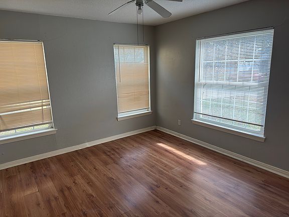 2nd image of 1317 Lakeside Dr