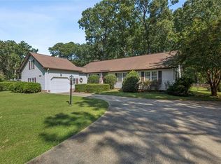 2 Pin Oak Rd, Newport News, VA 23601