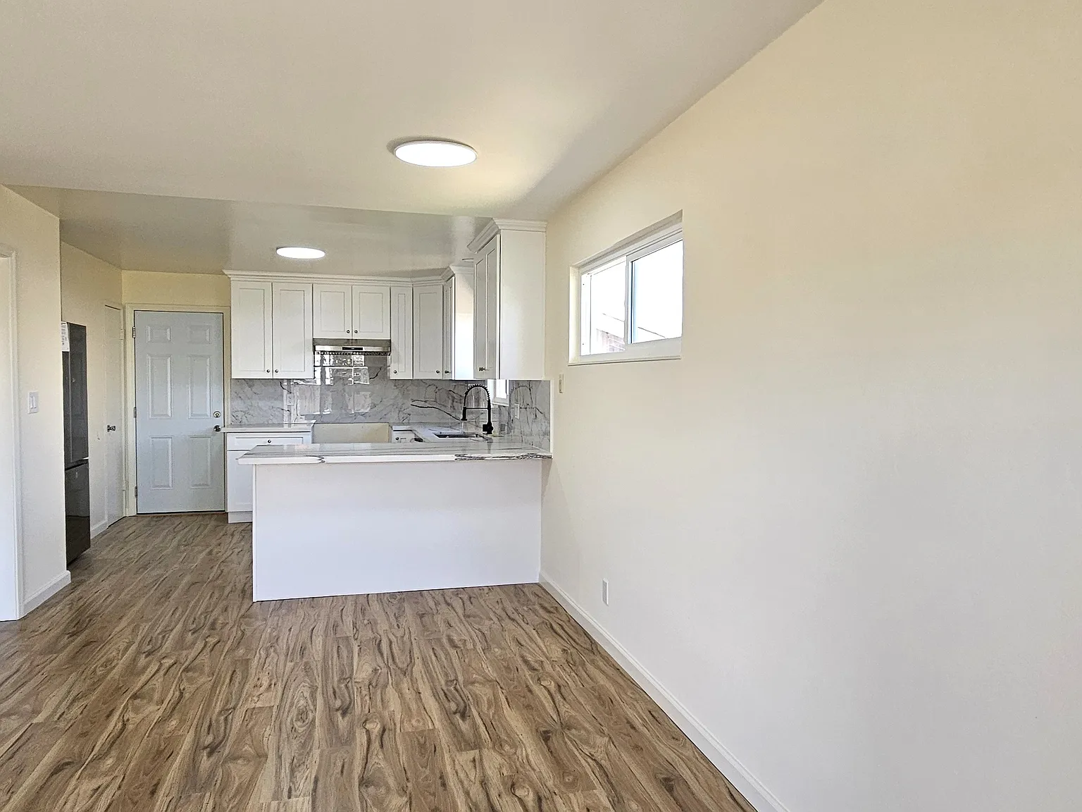 3 bed, 1204 sqft, $4,000 — Photo 3