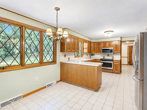 5th image of 120 Green Tree Ln