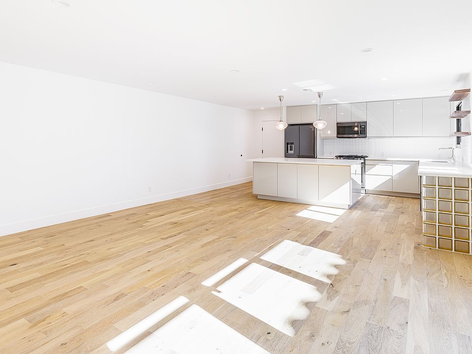 1st image of 1657 Malcolm Ave #4
