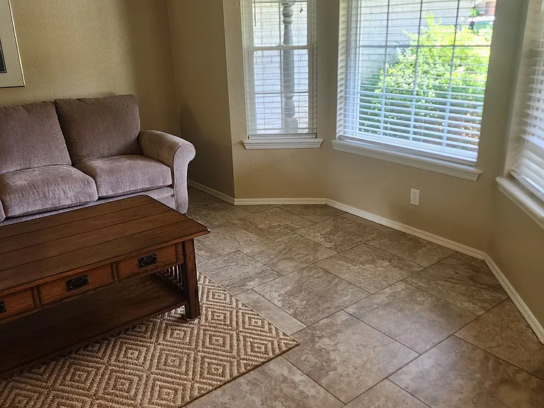 1101 Pin Oak Dr — Photo 3