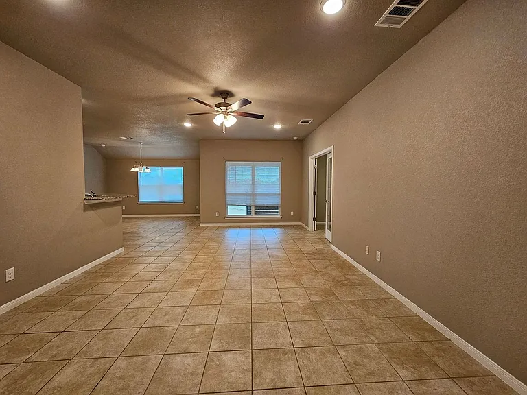 5010 Charles Loop — Photo 7
