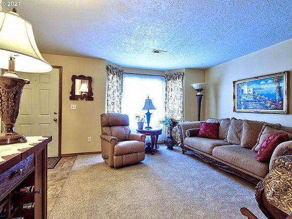 4th image of 2068 SE 63rd Ave