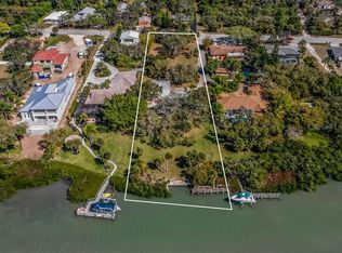 915 Bayshore Rd, Nokomis, FL 34275