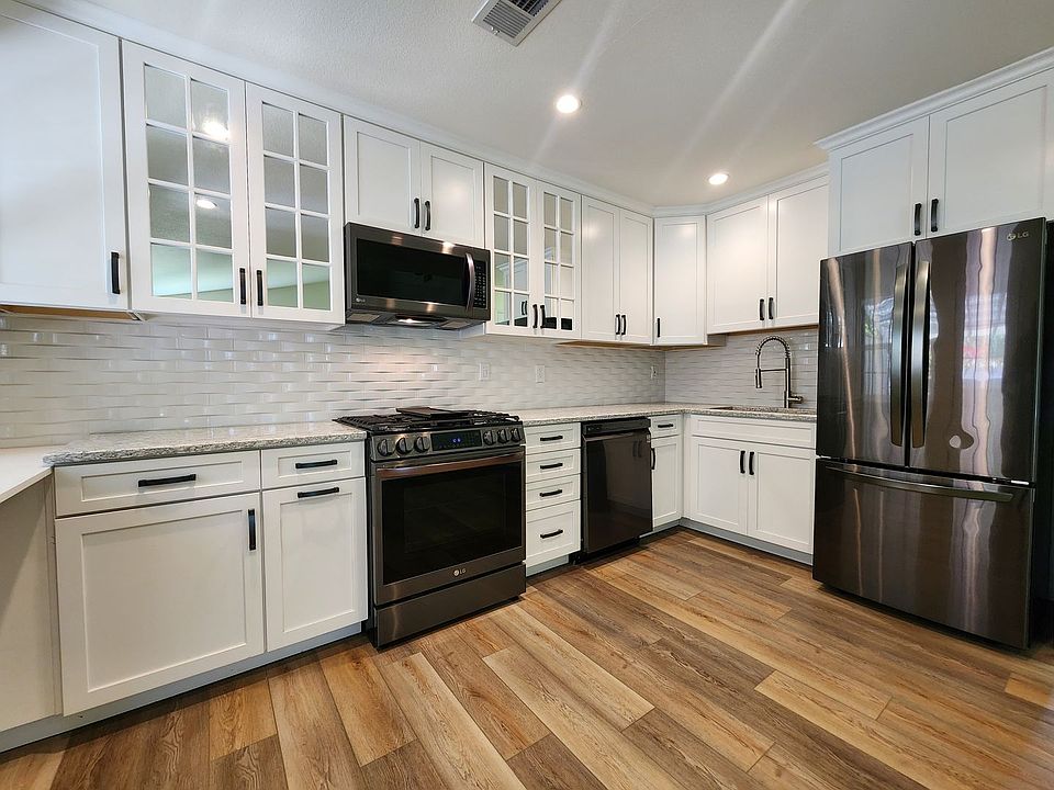 1st image of 325 W Thomson Ave