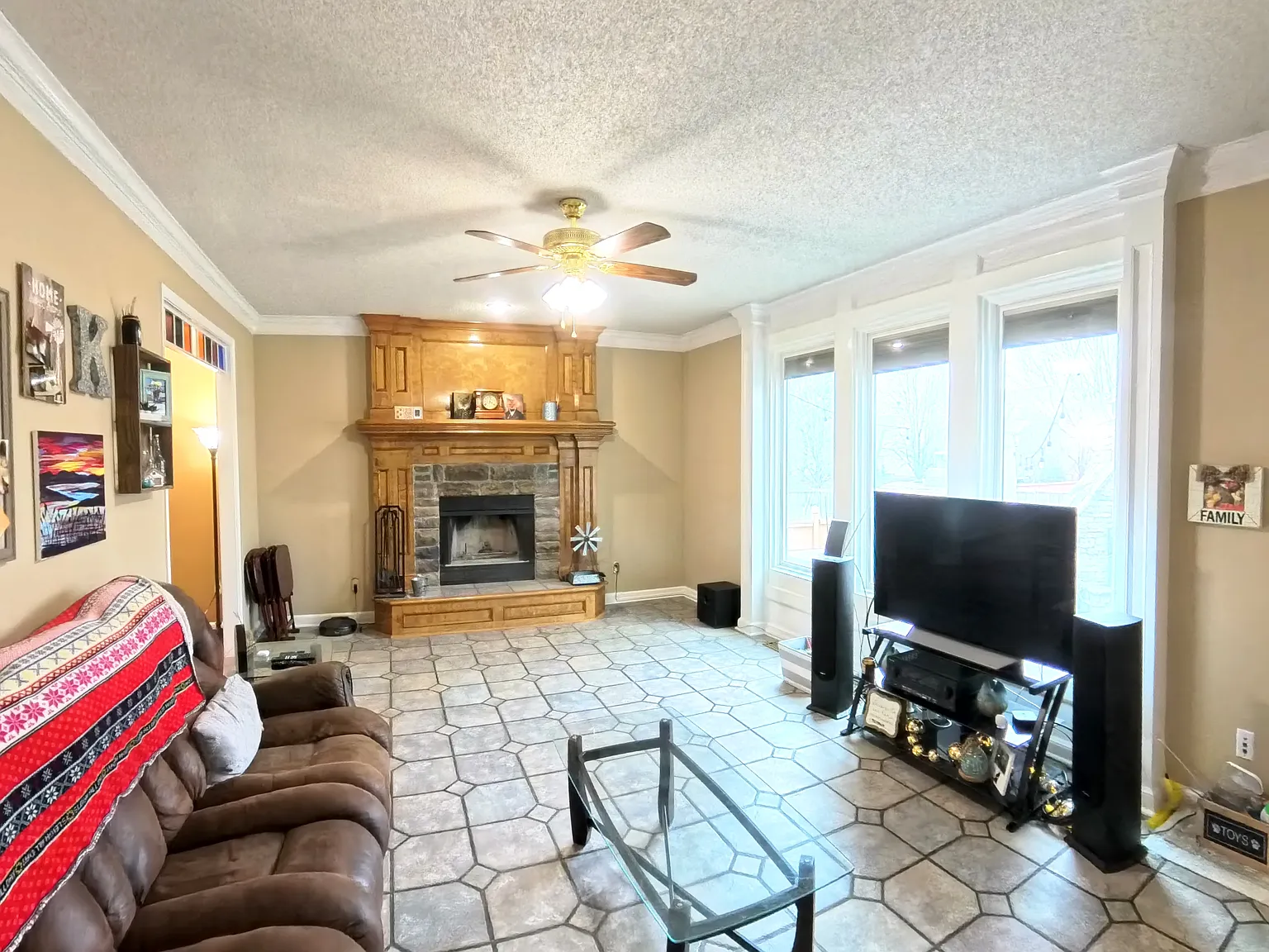 4 bed, 3.5 bath, 2533 sqft, $2,800 — Photo 3