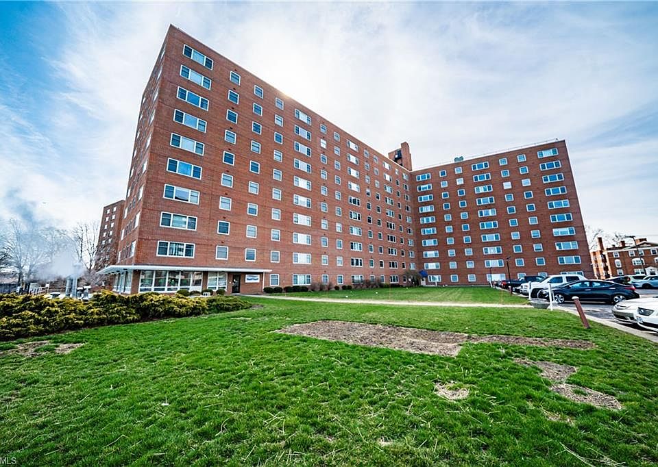 1st image of 11850 Edgewater Dr APT 411