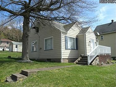 2nd image of 688 W Wood St