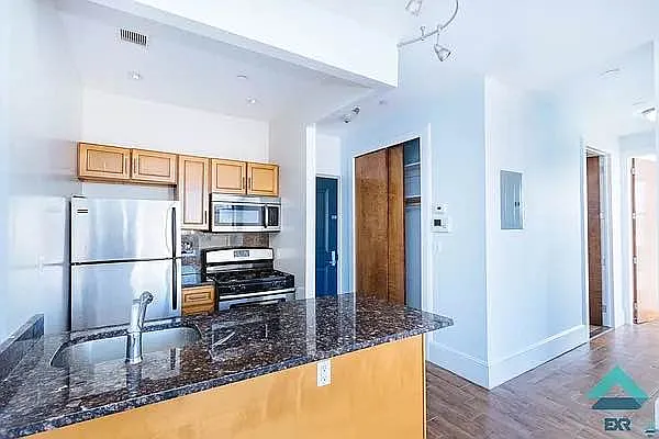 Rented by EXR | media 10
