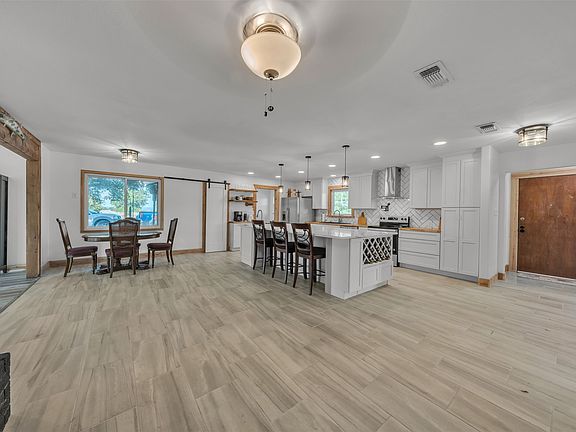 5th image of 4080 Pleasant Valley Rd