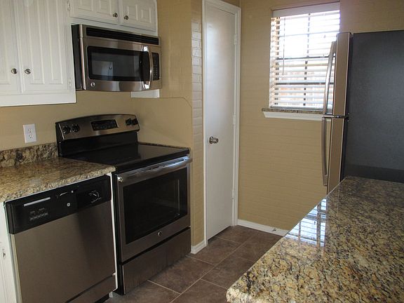 841800_Kitchen1_12062015