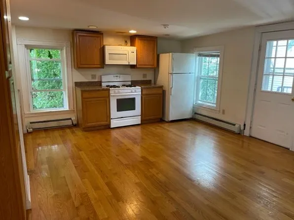 201 Harvard St #2, Cambridge, MA 02139