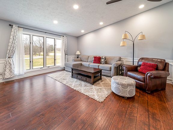 3rd image of 610 W Soutar Dr