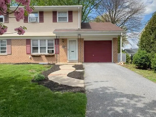 108 S Wayne St, Robesonia, PA 19551