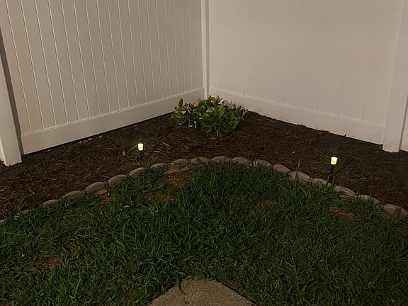 4th image of 660 W Oaks Dr