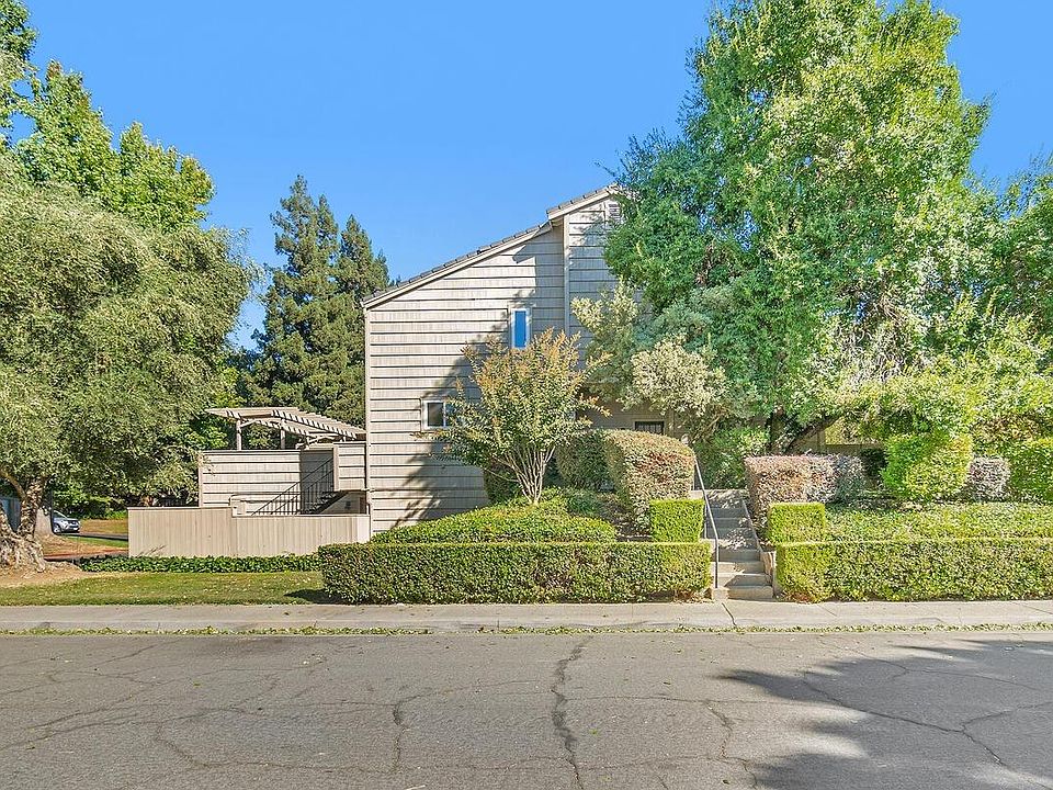 2nd image of 601 Commons Dr
