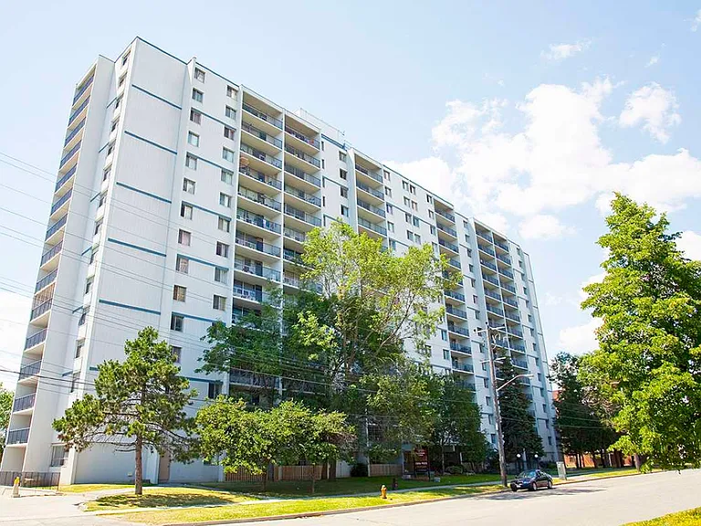 370 McCowan Rd — Photo 2