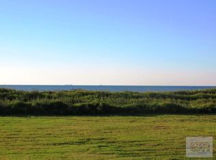 1825 Seaside Dr, Galveston, TX 77550