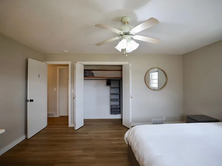 1534 N Woodburn Ave — Photo 36