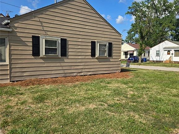 3rd image of 4542 W 172nd St