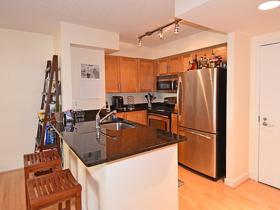 3rd image of 7500 Woodmont Ave APT 712