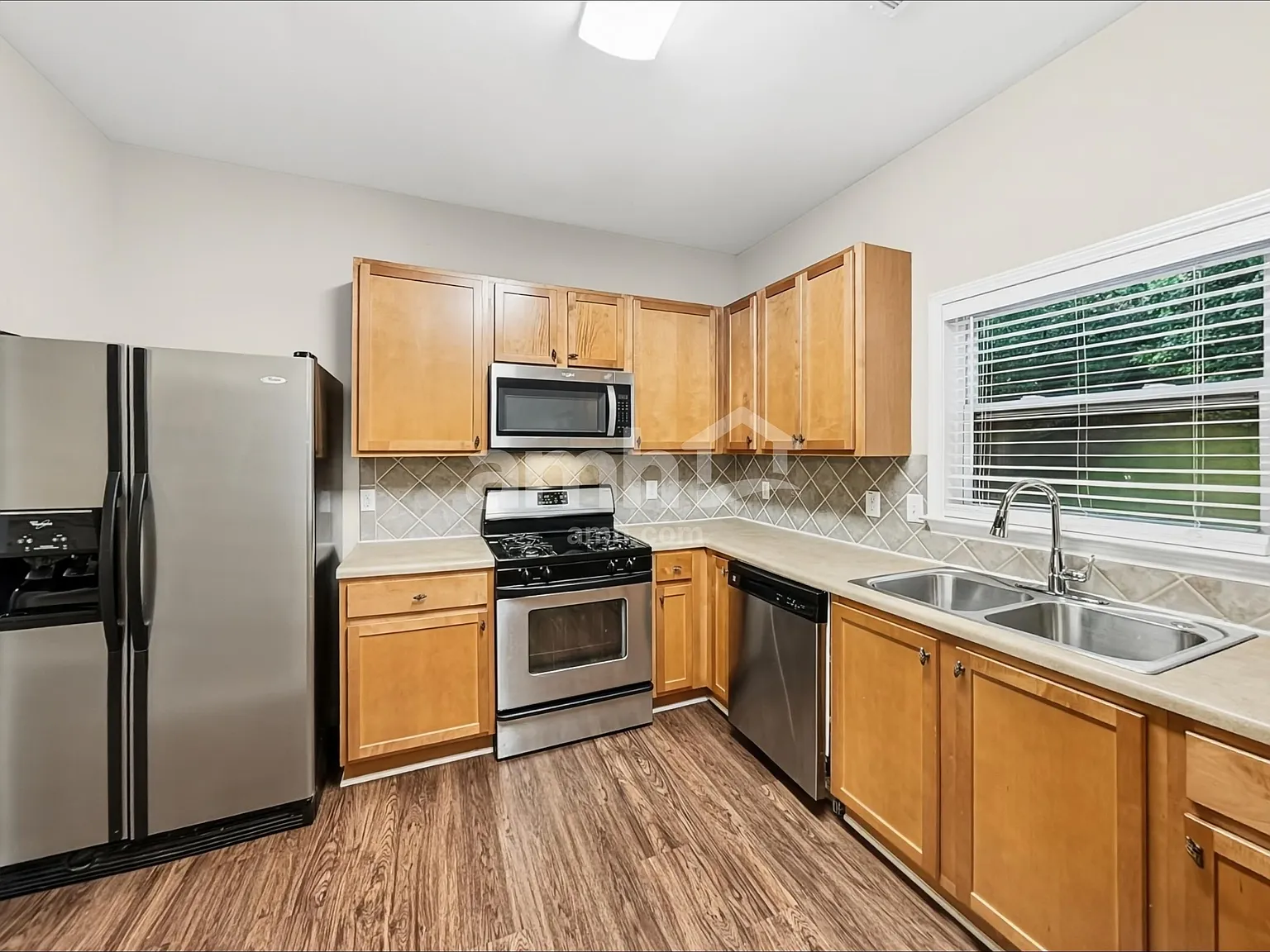 4 bed, 2.5 bath, 2338 sqft, $2,365 — Photo 3