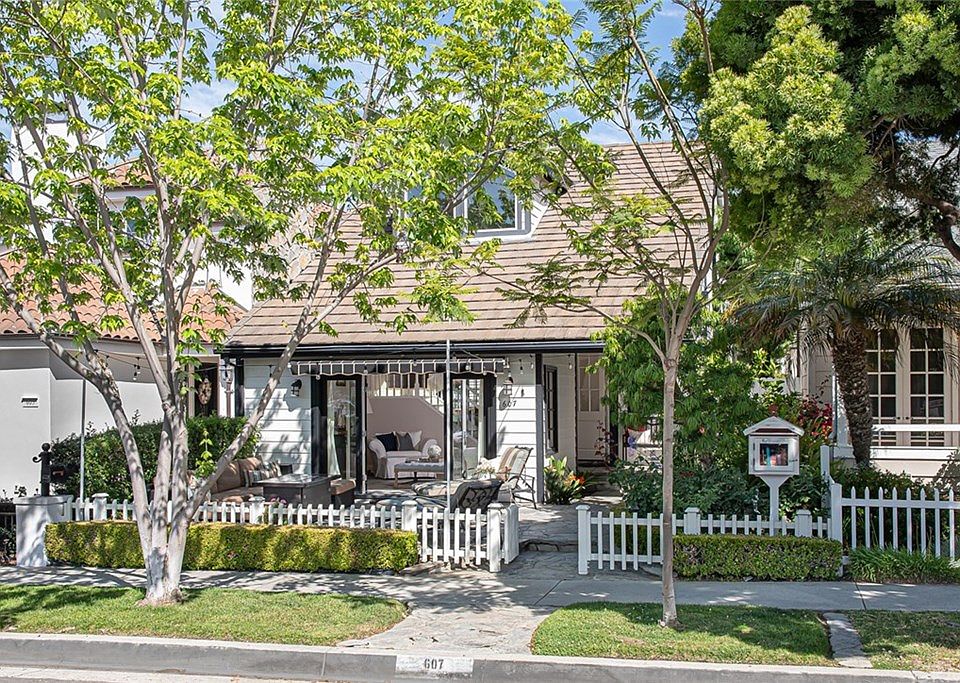 1st image of 607 Dahlia Ave