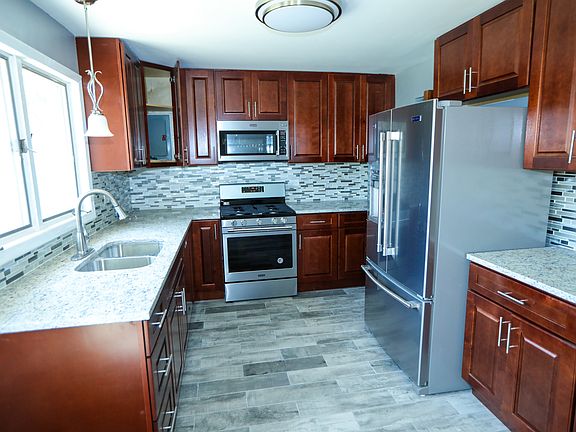 2nd image of 9439 N Oak Ave
